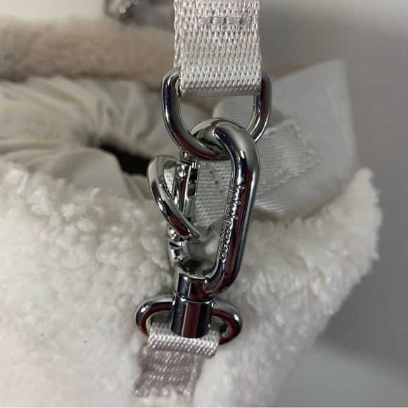 Lululemon Crossbody Fleece Bucket Bag White Cream - Picture 4 of 12